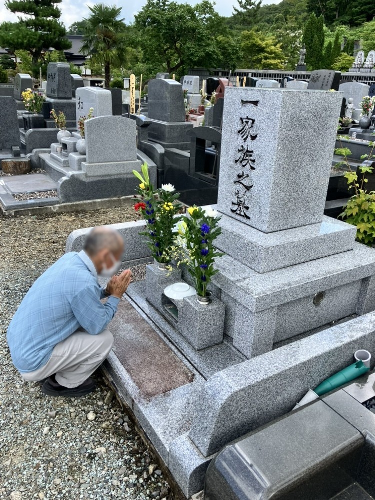 お墓参りに行きました